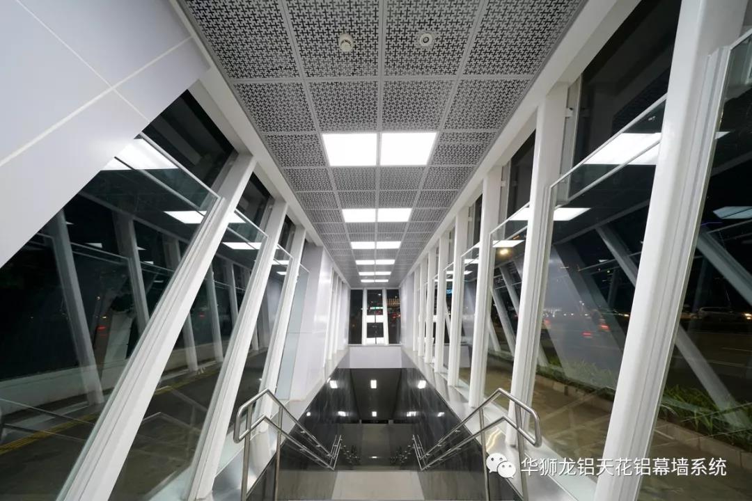 华狮龙吊顶印尼雅加达MRT车站 网格板